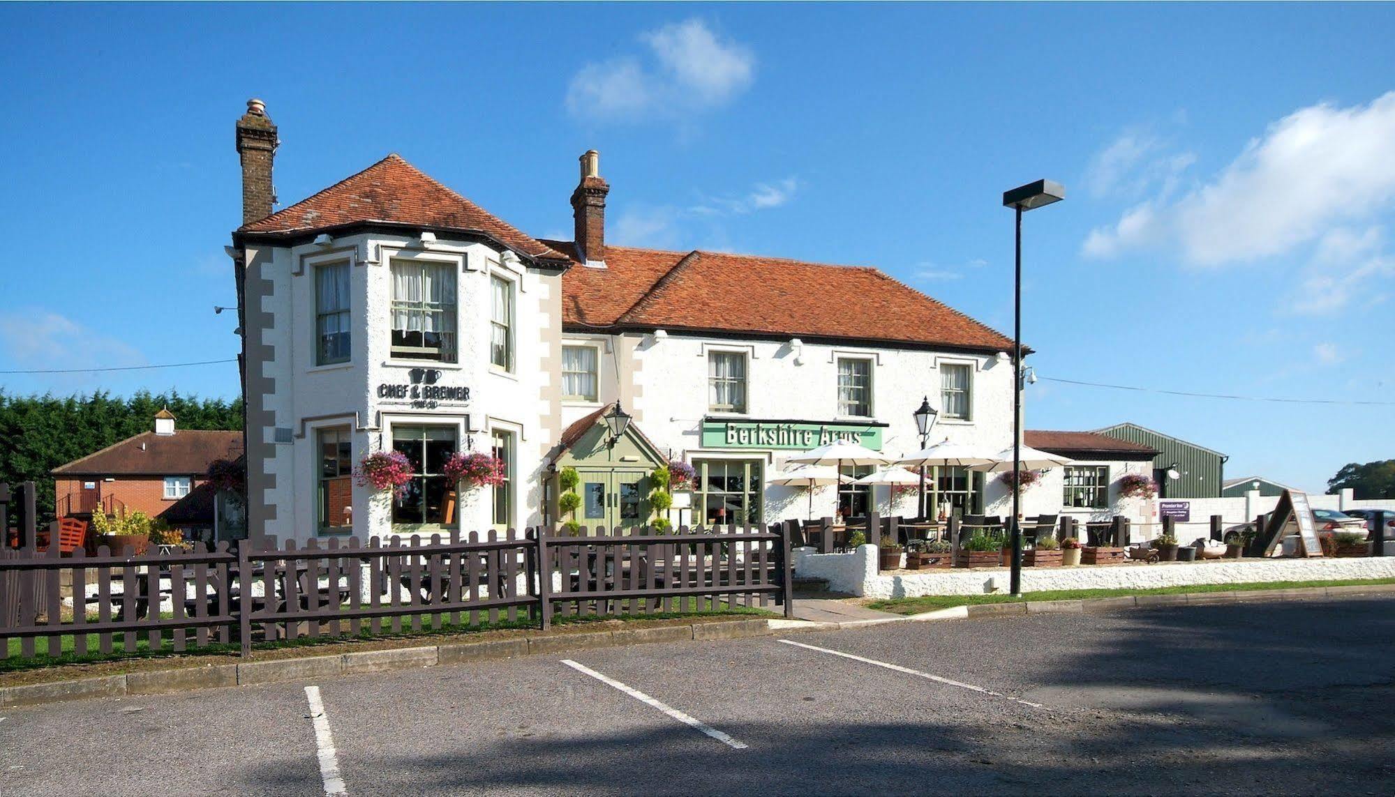 Hotel Berkshire Arms By Chef & Brewer Collection Midgham Exterior foto